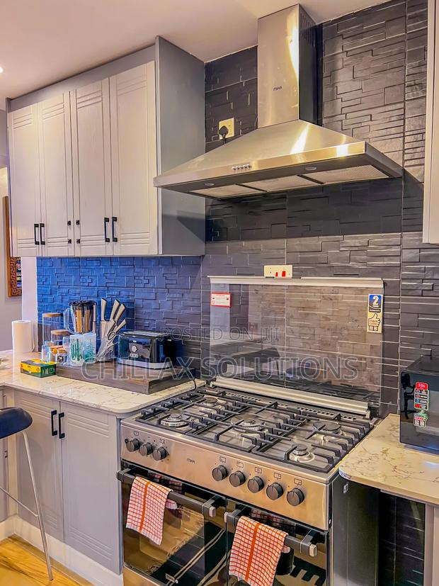 Executive 2 Bedroom Airbnb, Dennis Pritt, State House - thumbnail 7