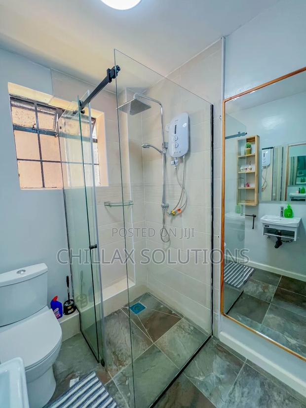 Executive 2 Bedroom Airbnb, Dennis Pritt, State House - thumbnail 10