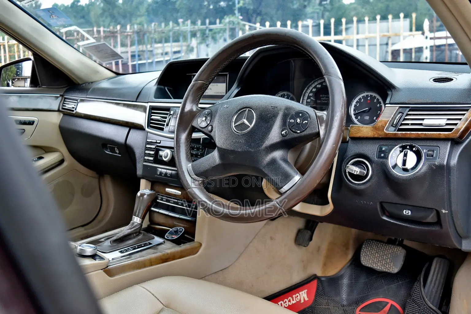 Mercedes-Benz E250 2010 Maroon