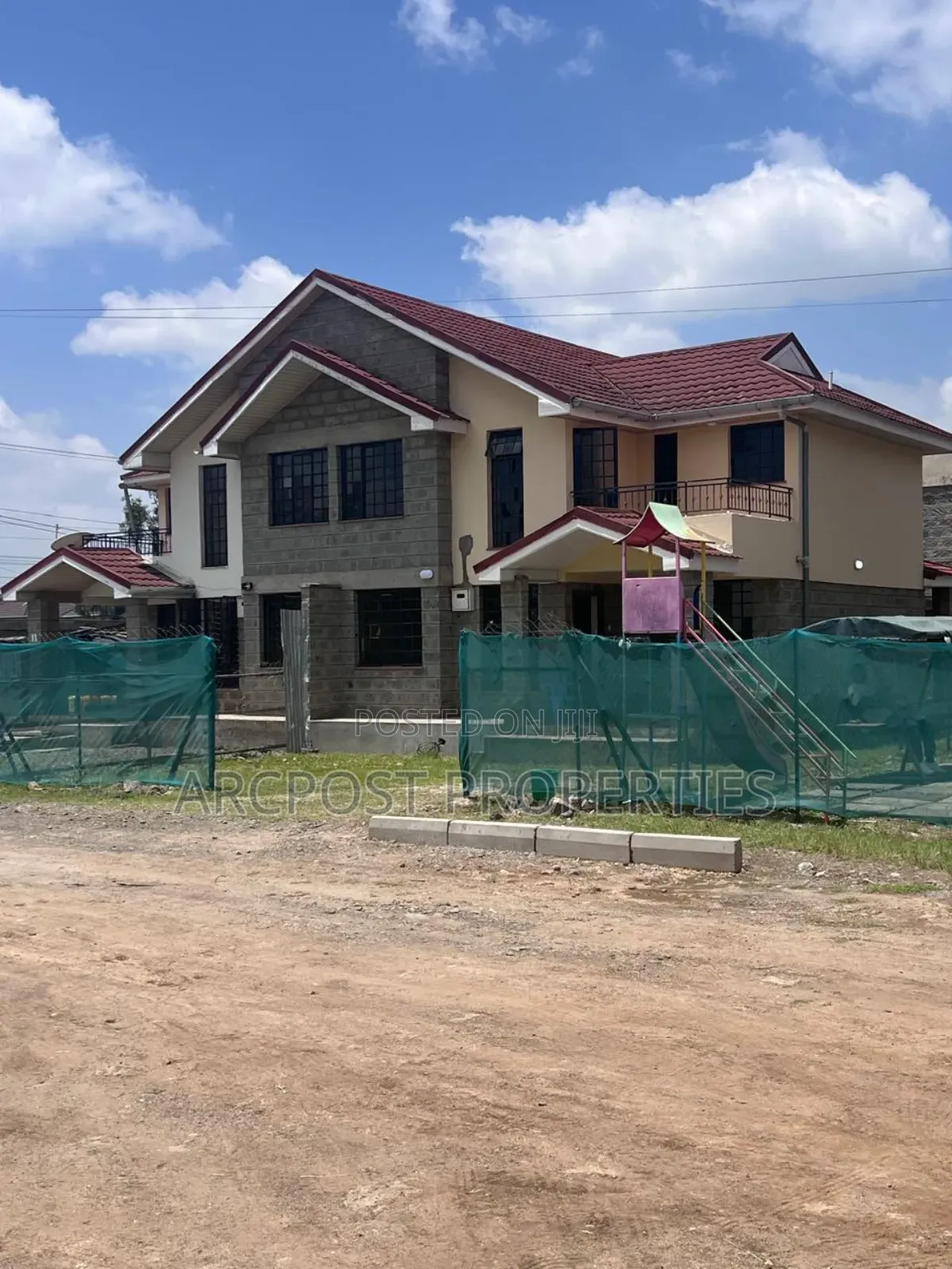 4bdrm Maisonette in Hotel 67 Area for sale