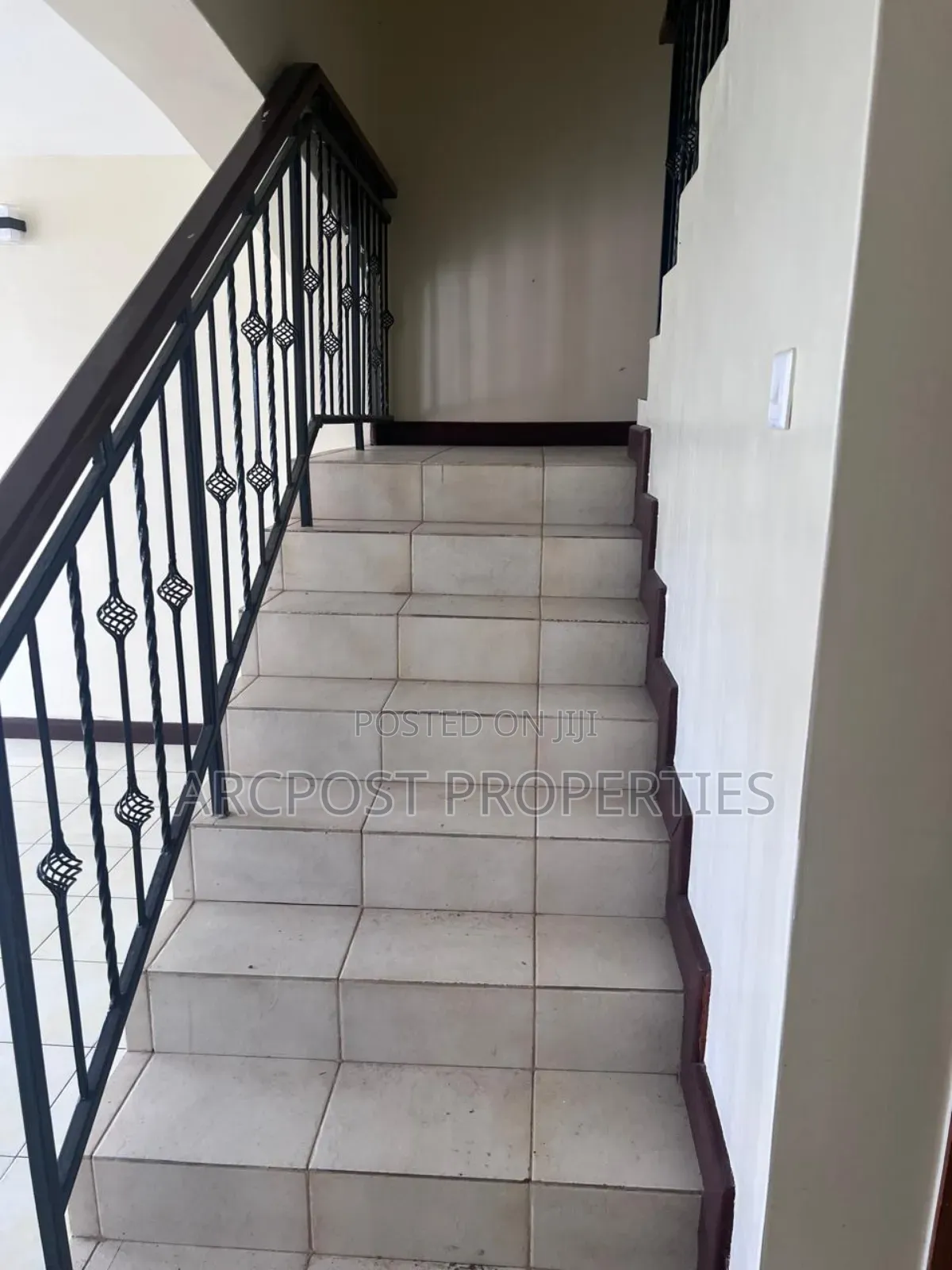 4bdrm Maisonette in Hotel 67 Area for sale