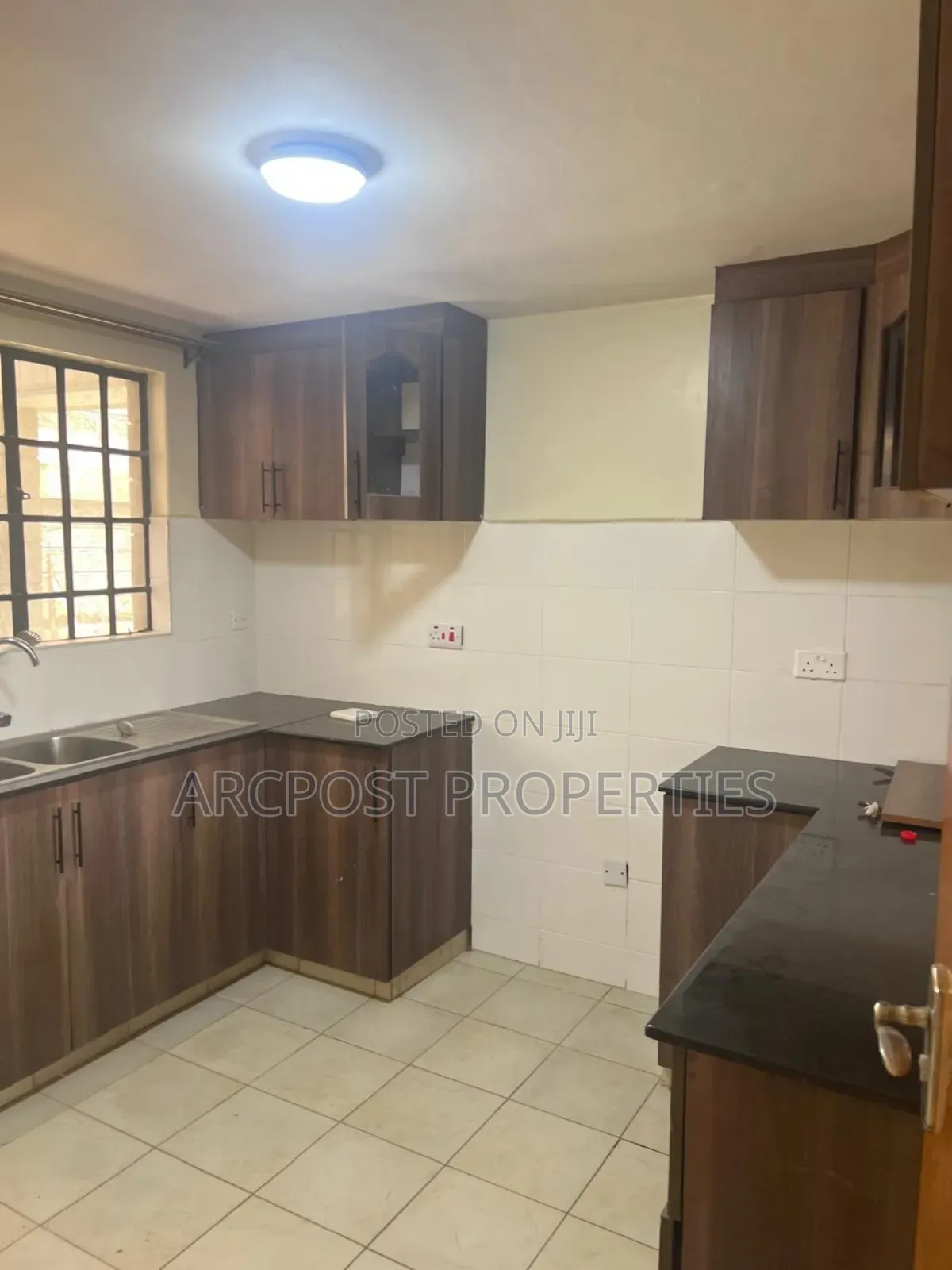 4bdrm Maisonette in Hotel 67 Area for sale