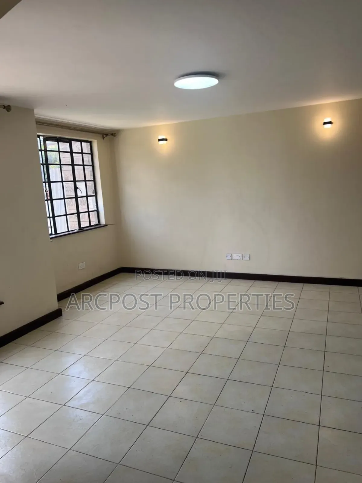 4bdrm Maisonette in Hotel 67 Area for sale