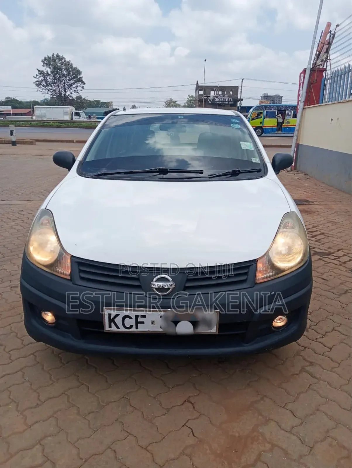 Nissan Advan 2009 White