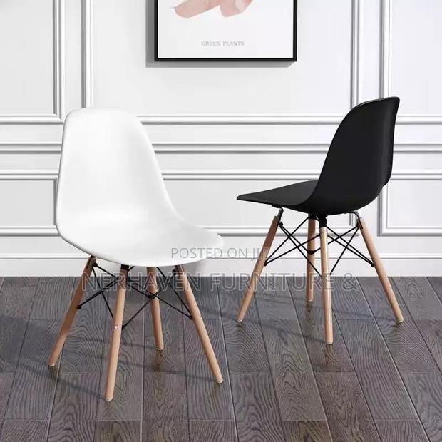 Eames Plastic Chair – Perfect for Home Office