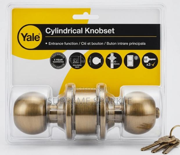 Yale Cylindrical Knobset. Entrance Lock - main view