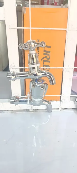 Wall Tap Short