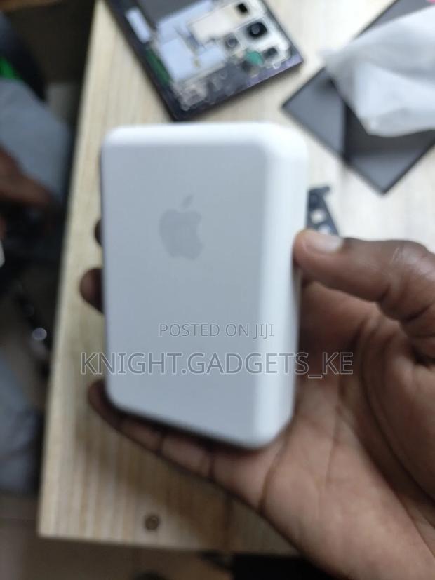 Apple Battery Pack! - thumbnail 2