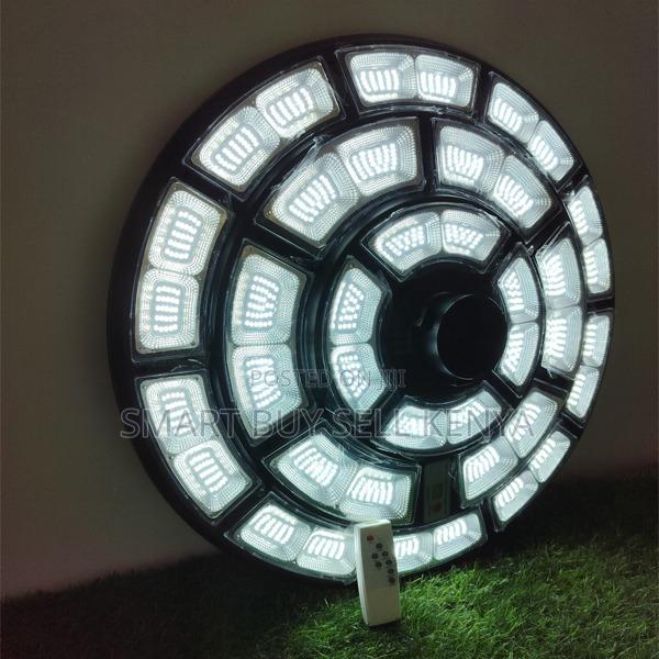 Energy Saving 5000 Watts Outdoor Security Round Led Solar Street Light - main view