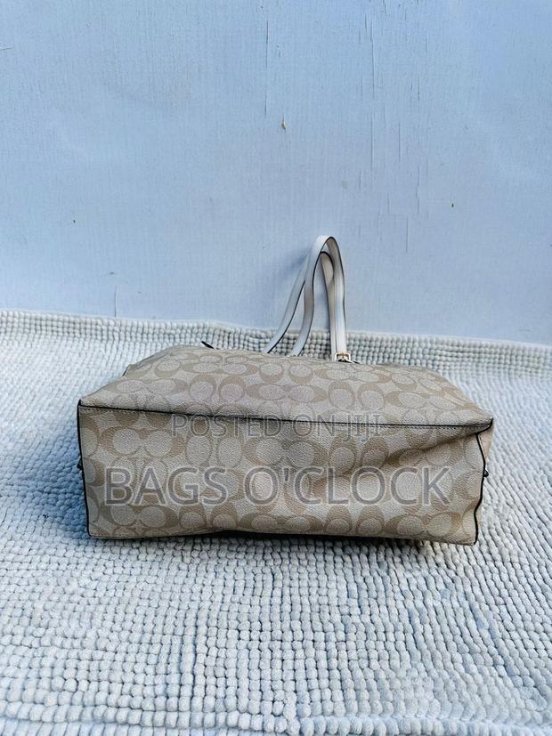 Authentic Coach Mollie Tote Bag in Signature Canvas - thumbnail 3