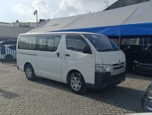 Toyota HiAce 2019 White