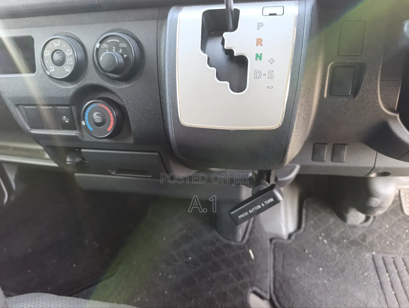 Toyota HiAce 2019 White