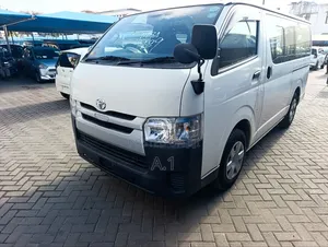 Toyota HiAce 2019 White