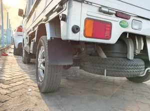 Nissan Nt 100 Truck
