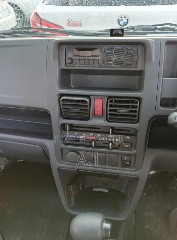 Nissan Nt 100 Truck - thumbnail 6