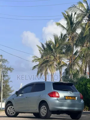 Toyota Auris 2010 Green