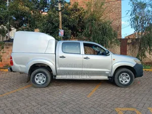 Toyota Hilux 2012 Silver