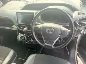Toyota Noah 2019 White