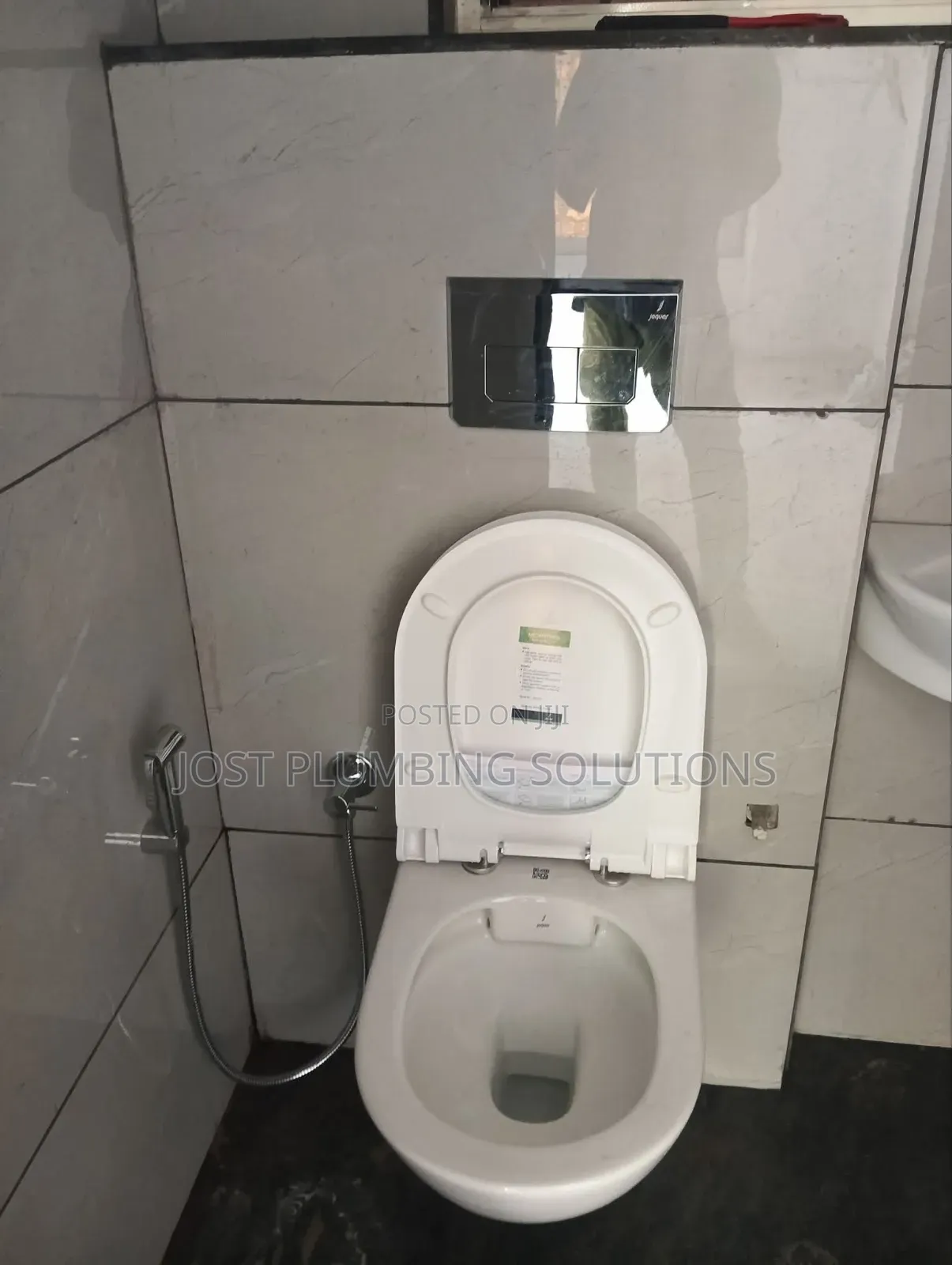 Skilled Plumber For Problem Solving./Clogs,Leaks