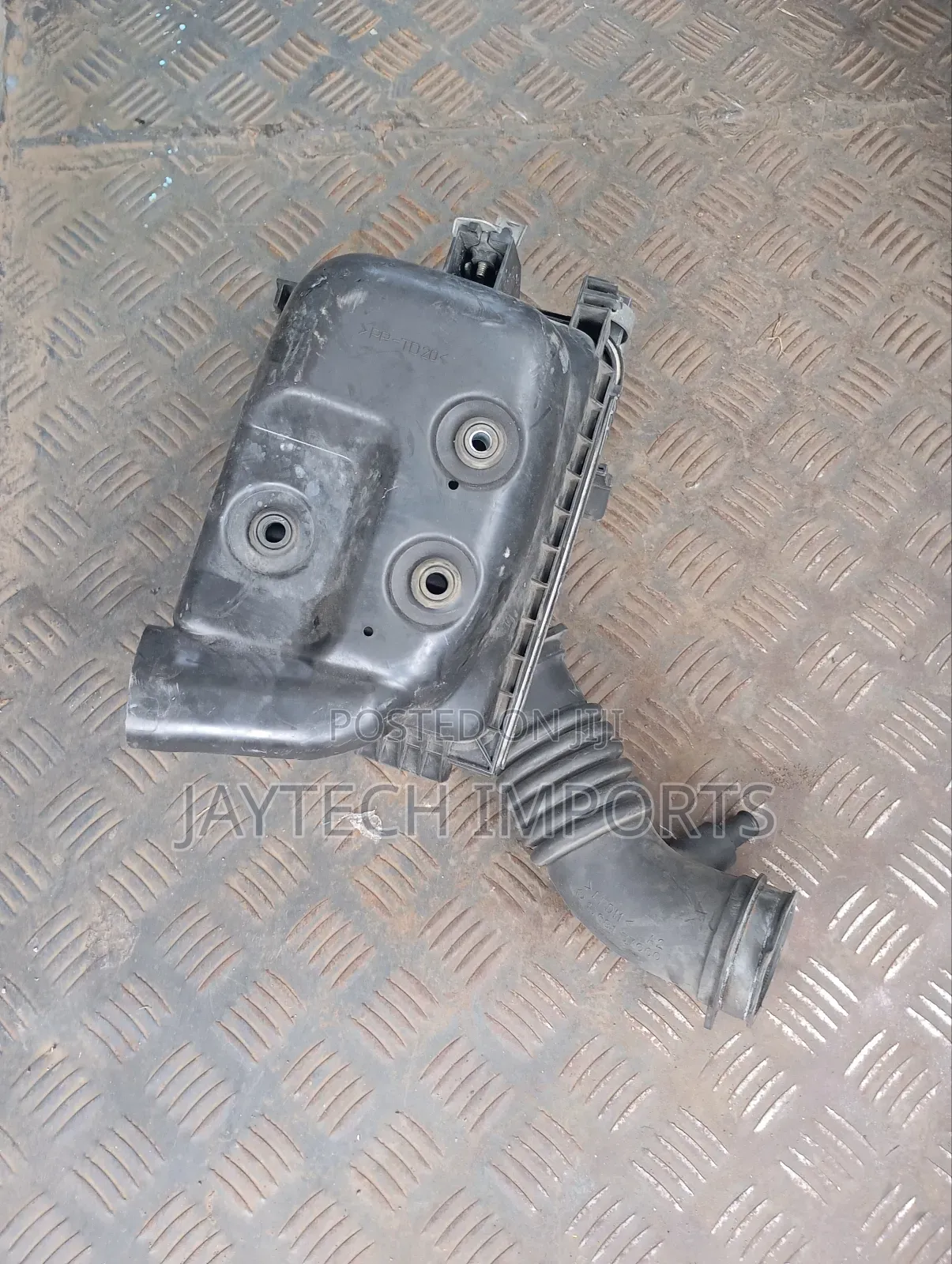 Fielder 141 Aircleaner Housing