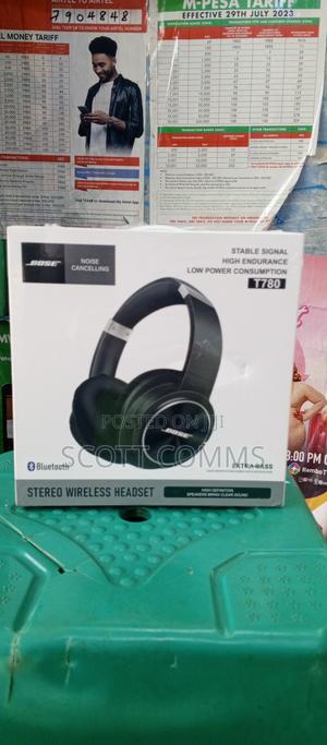 Bose Headphones - thumbnail 2