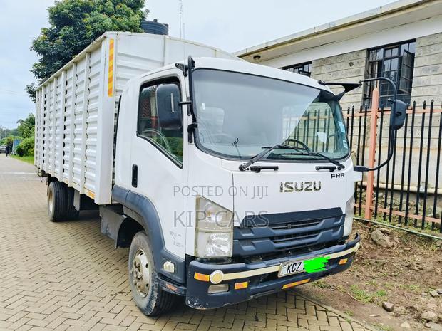 Isuzu FRR 90 Slayqueen - thumbnail 2