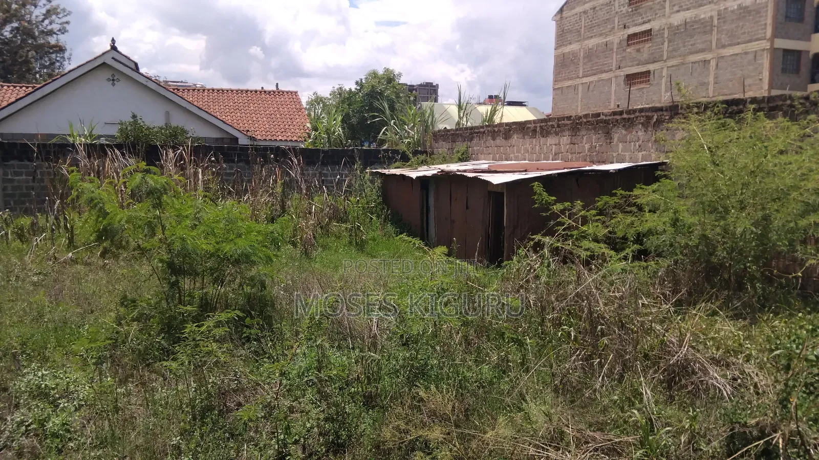 Kamakis 50x100 Plot Plus Perimeter Wall.