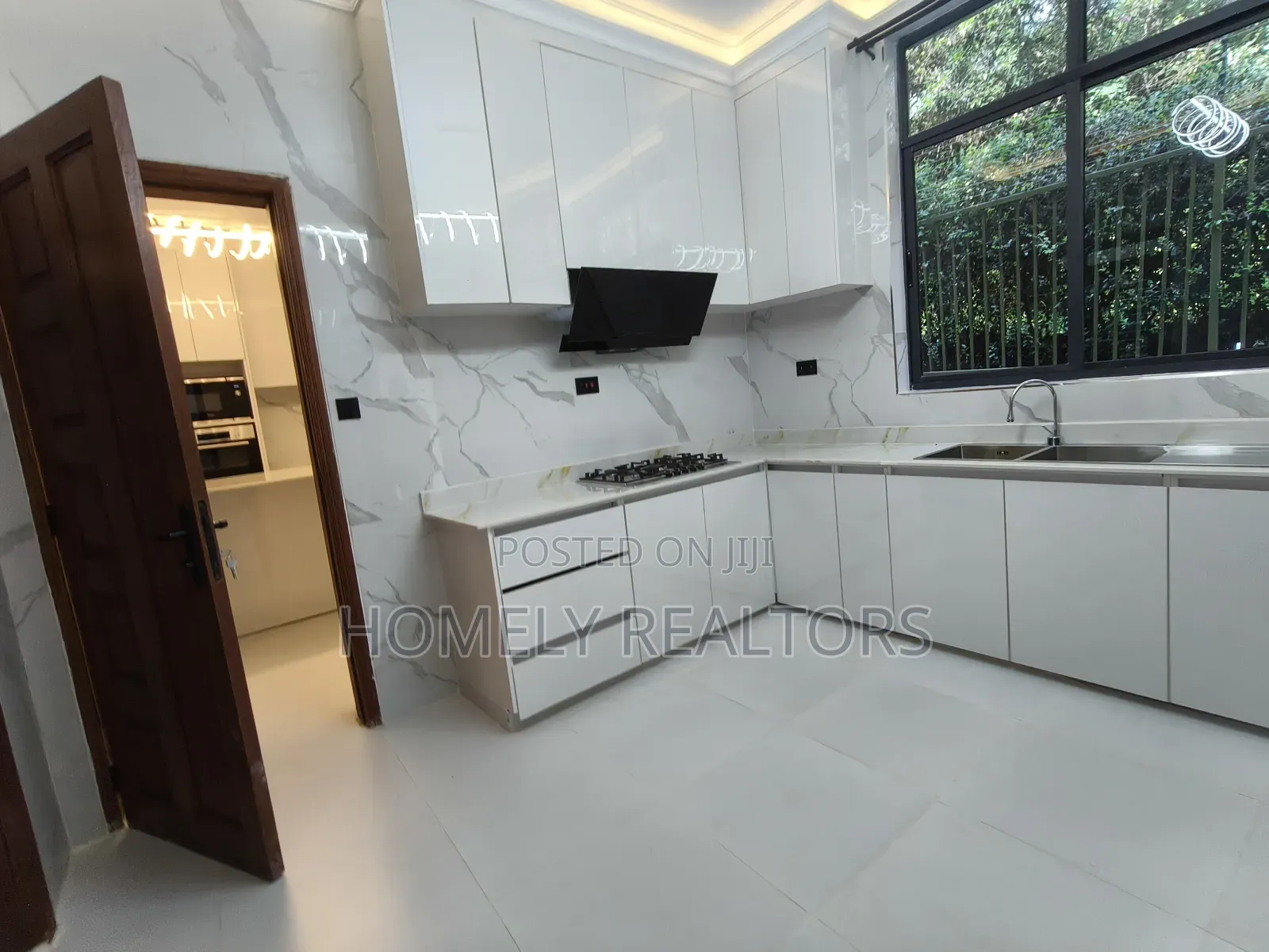 6bdrm Maisonette in Karen, Nairobi for sale