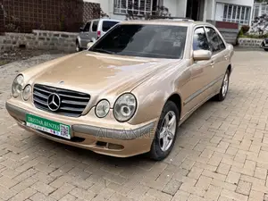 Mercedes-Benz E200 2001 Gold
