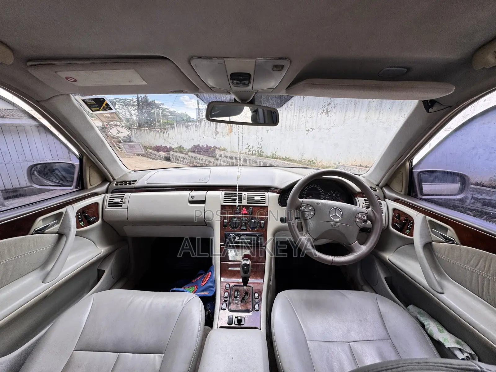 Mercedes-Benz E200 2001 Gold