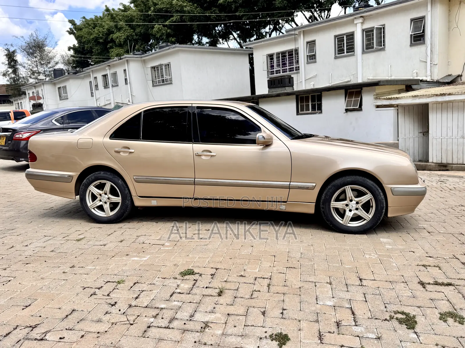 Mercedes-Benz E200 2001 Gold