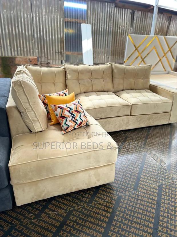 Stylish 5 Seater L-Shaped Sofa + Throw Pillows