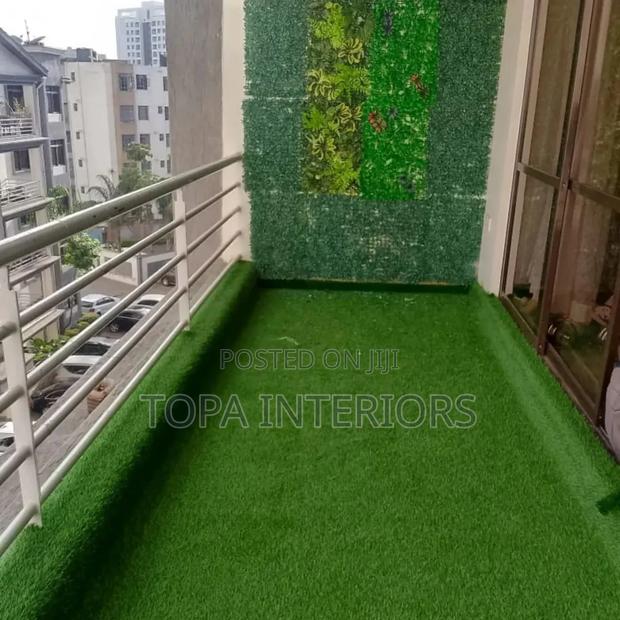 Floor Turf Grass Carpets Installation - main view