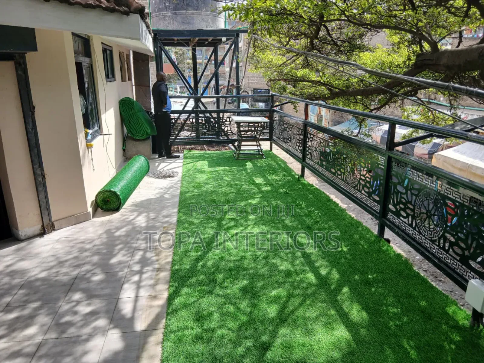 Front Yard Green Floor Carpets Installation