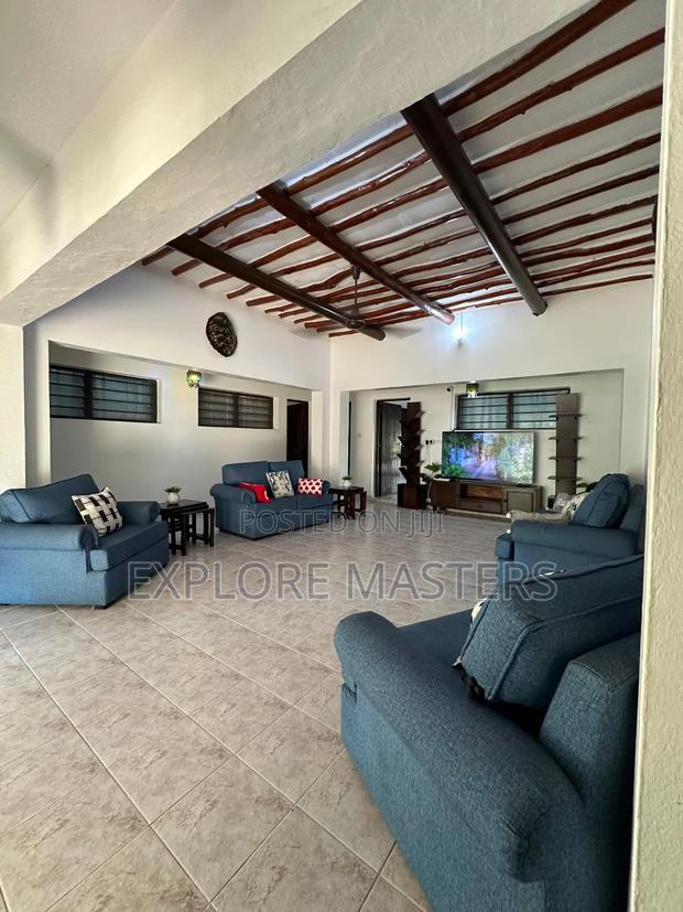 Diani Villa With Swimming Pool