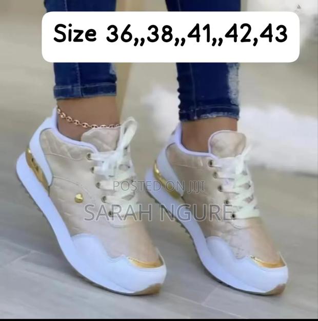 Ladies Sneakers - thumbnail 3