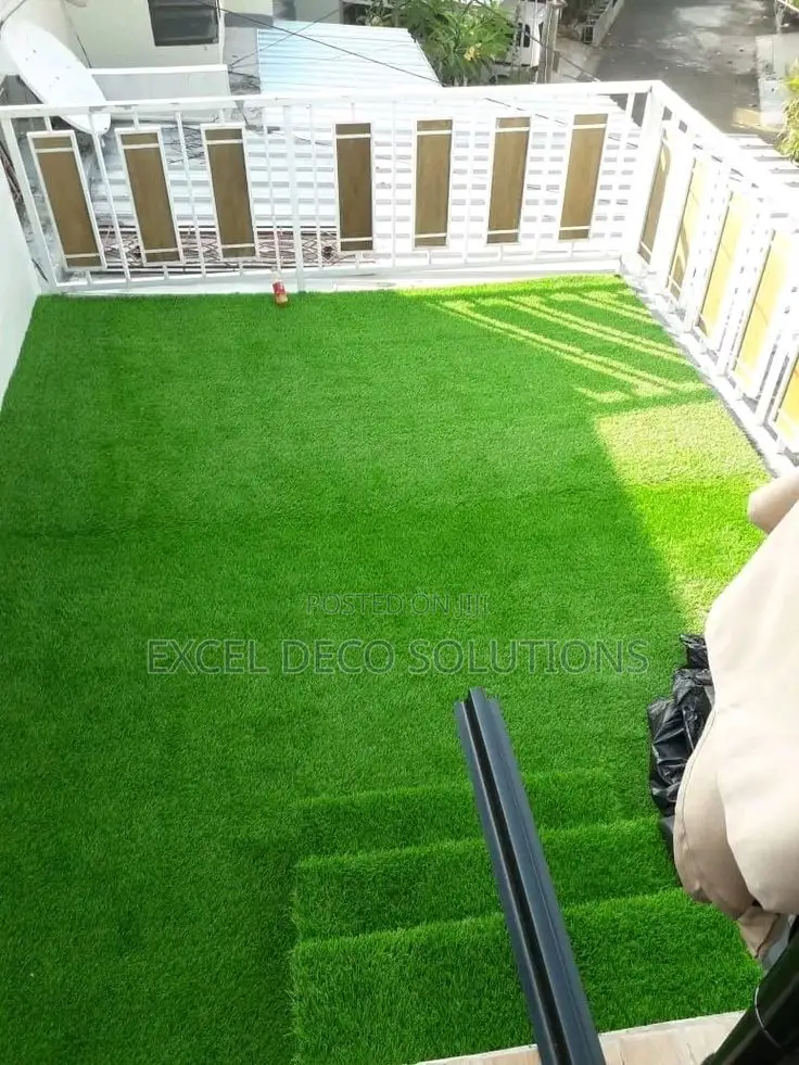 Durable Artificial Turf – Ideal for High Traffic Areas