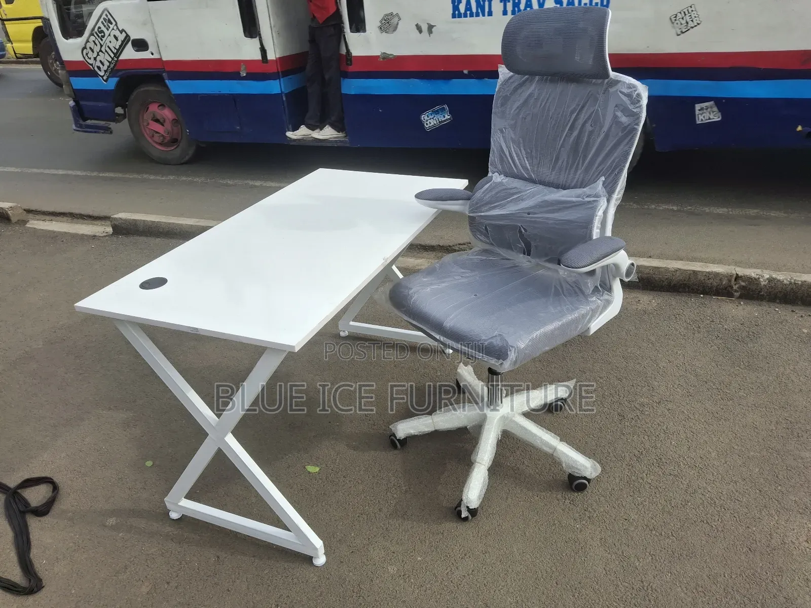 Office Desk With White Director Chair