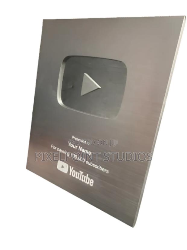 Silver Youtube Play Button - main view