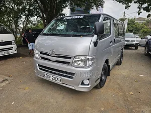 Toyota HiAce 2013 Silver