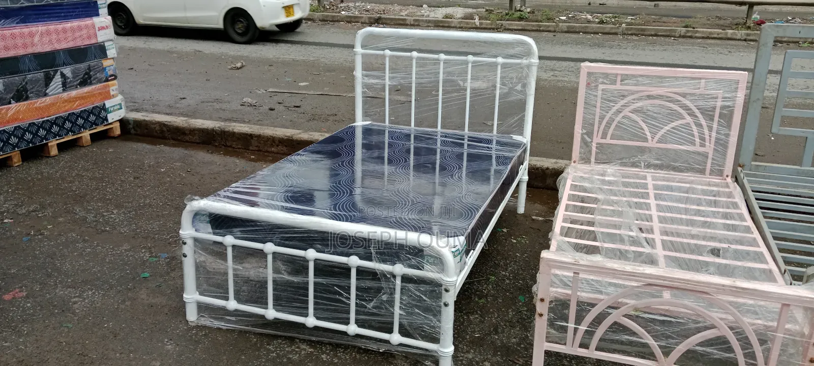 Single Bed Size 4x6 White Collar
