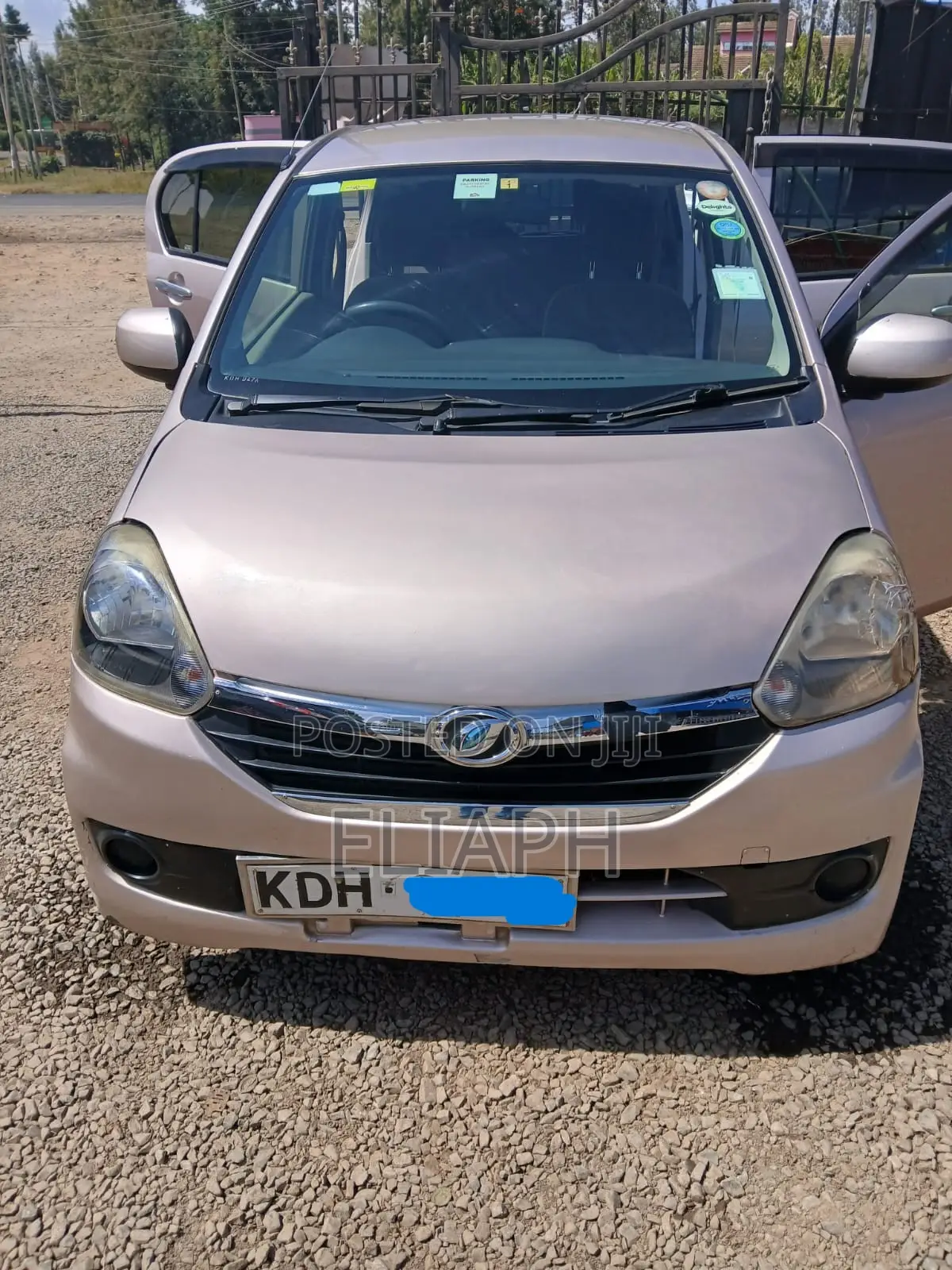 Daihatsu Mira 2015 Pink