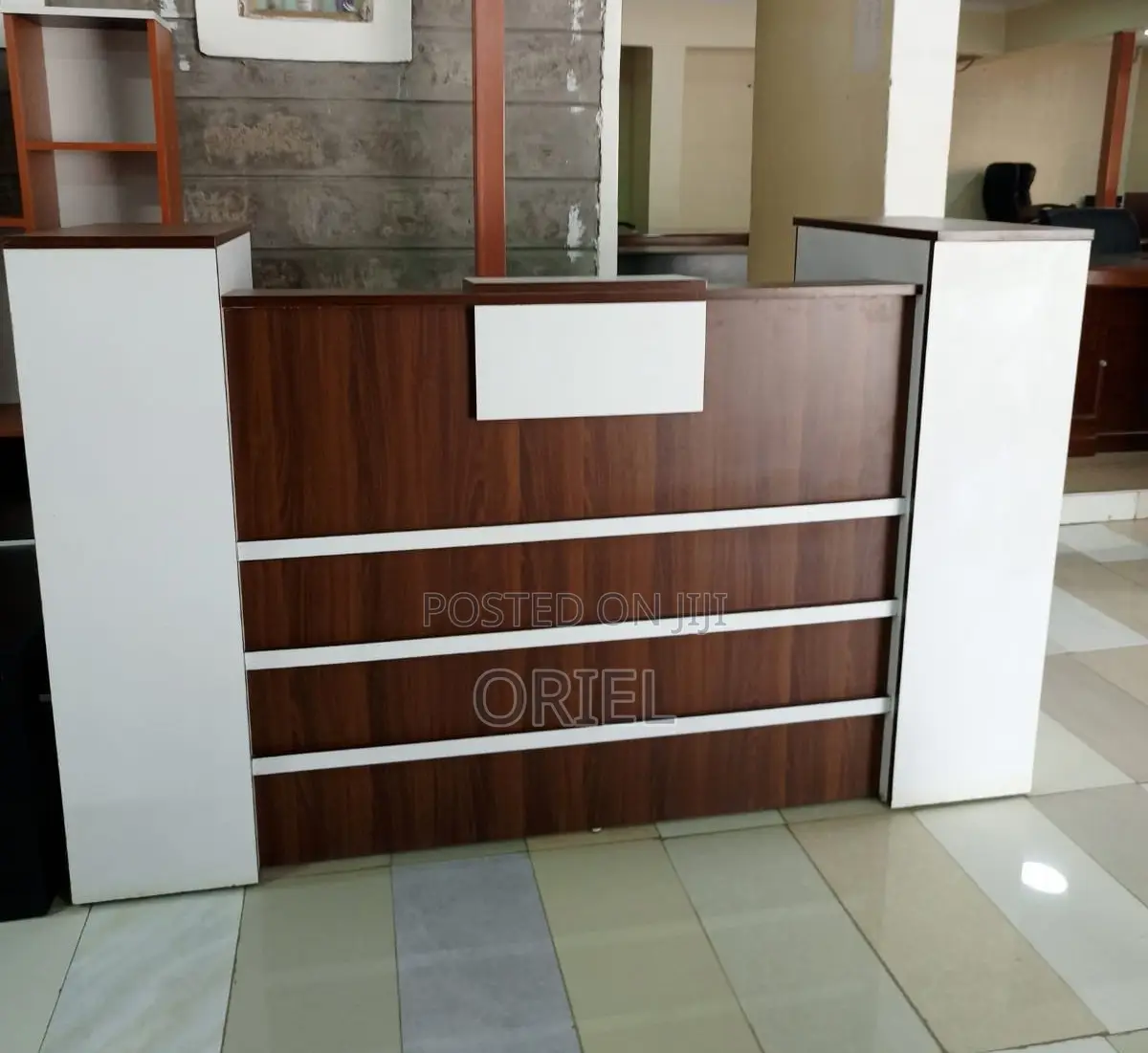 Office Desk : 1.6m Custom Reception Counter Welcoming Office Desk
