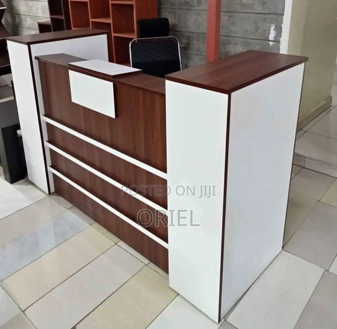 Office Desk : 1.6m Custom Reception Counter Welcoming Office Desk