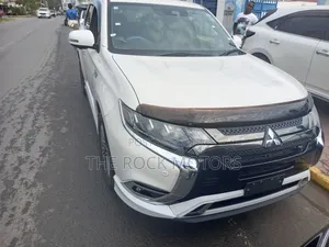 Mitsubishi Outlander 2020 White