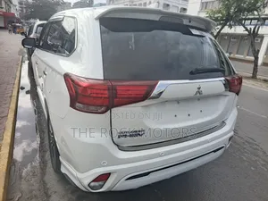 Mitsubishi Outlander 2020 White