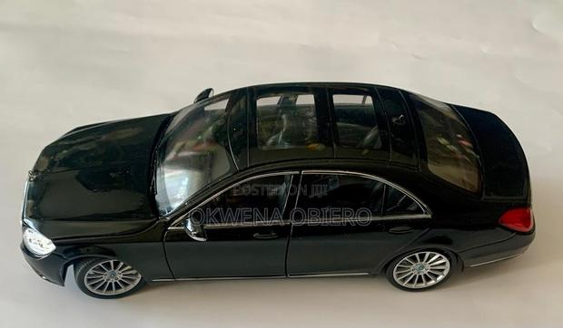 2014 Mercedes-Benz S-Class W222 Size: 1/24 Scale Diecast Model. - thumbnail 2