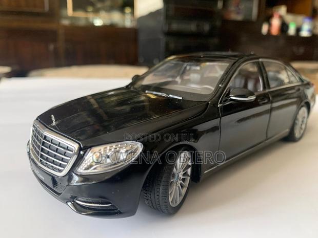 2014 Mercedes-Benz S-Class W222 Size: 1/24 Scale Diecast Model. - thumbnail 4