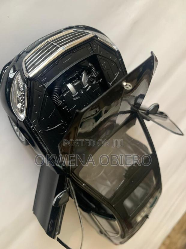 2014 Mercedes-Benz S-Class W222 Size: 1/24 Scale Diecast Model. - thumbnail 8