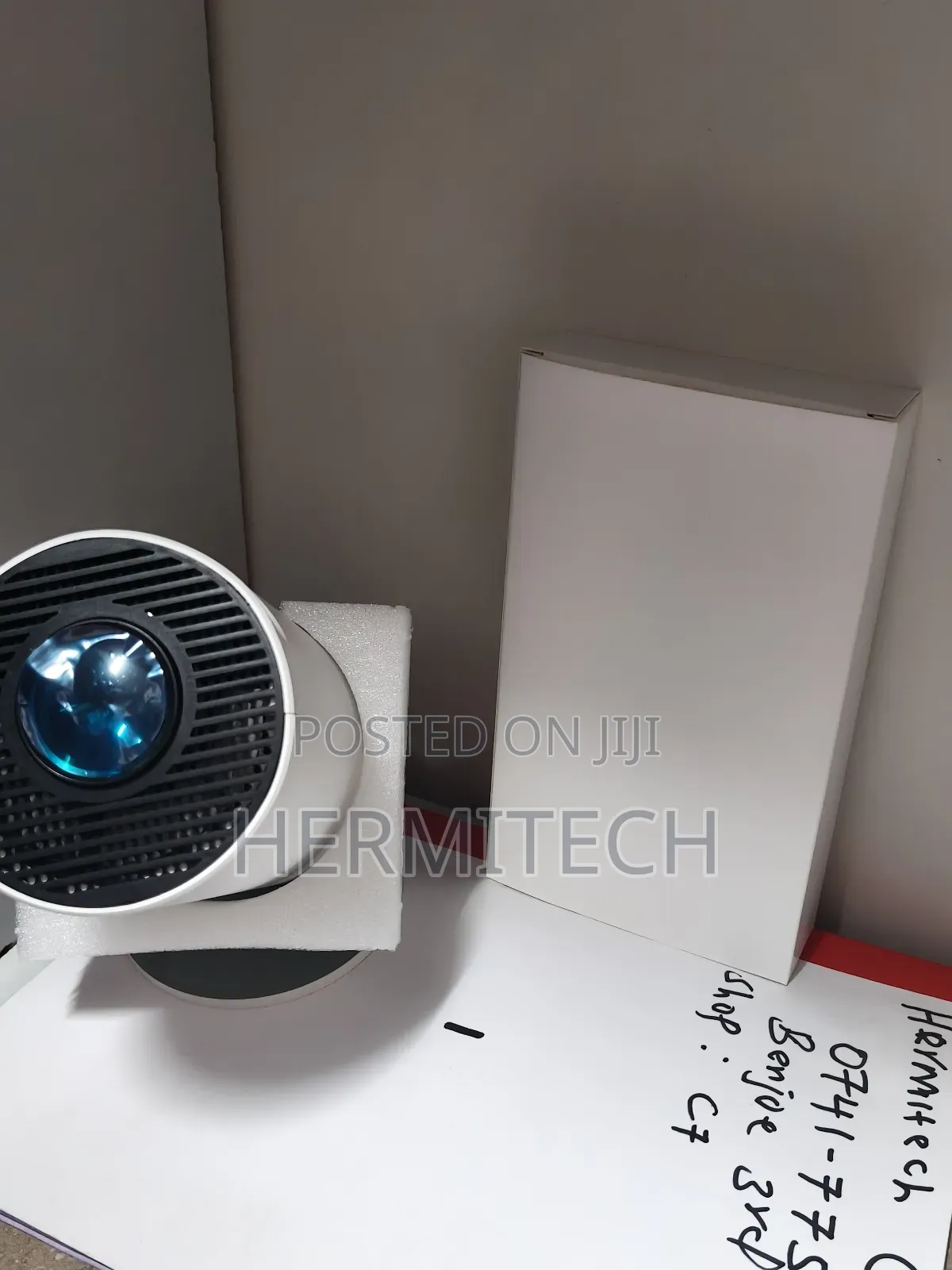 Portable Projector for Home Wall Projection Home Theatre System Hy300